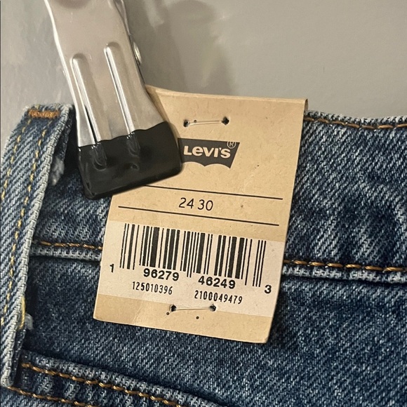 Levi's Women's Straight Leg Jeans in Classic Blue Size 24/30 - Picture 2 of 7